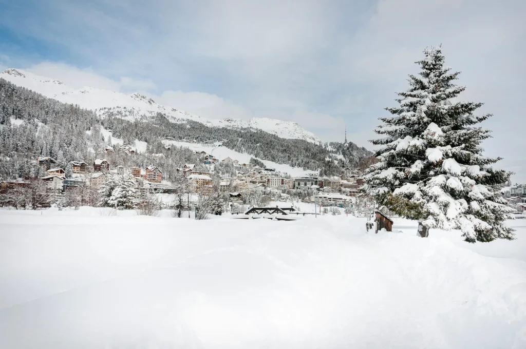 St. Moritz, St. Moritzersee, Engadiner Dorf, Oberengadin, Corviglia, Alpen, Winter, Wintersport, Graubünden, Schweiz
