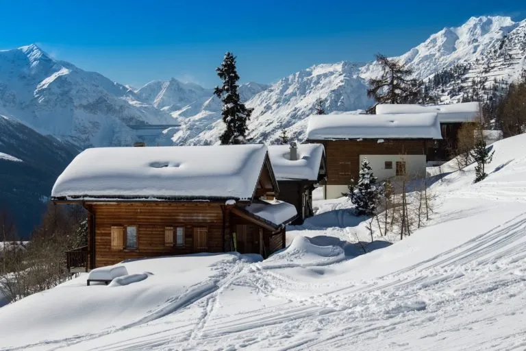 Landschaftsansicht des Skigebiets von Verbier 4 Vallées im Wallis, Schweiz