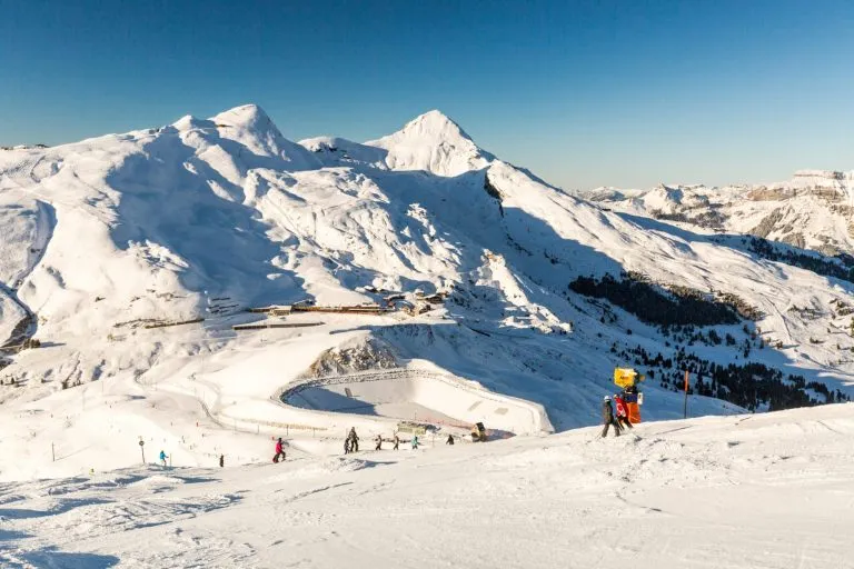 Vue de la station de ski Jungfrau Wengen en Suisse