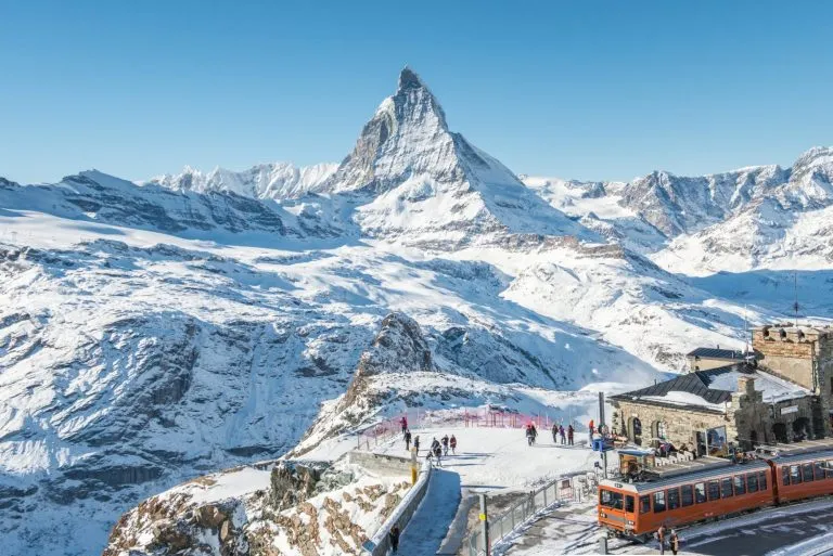 Suisse Alpes Cervin Montagnes enneigées à la gare de Gornergrat, Zermatt, Suisse